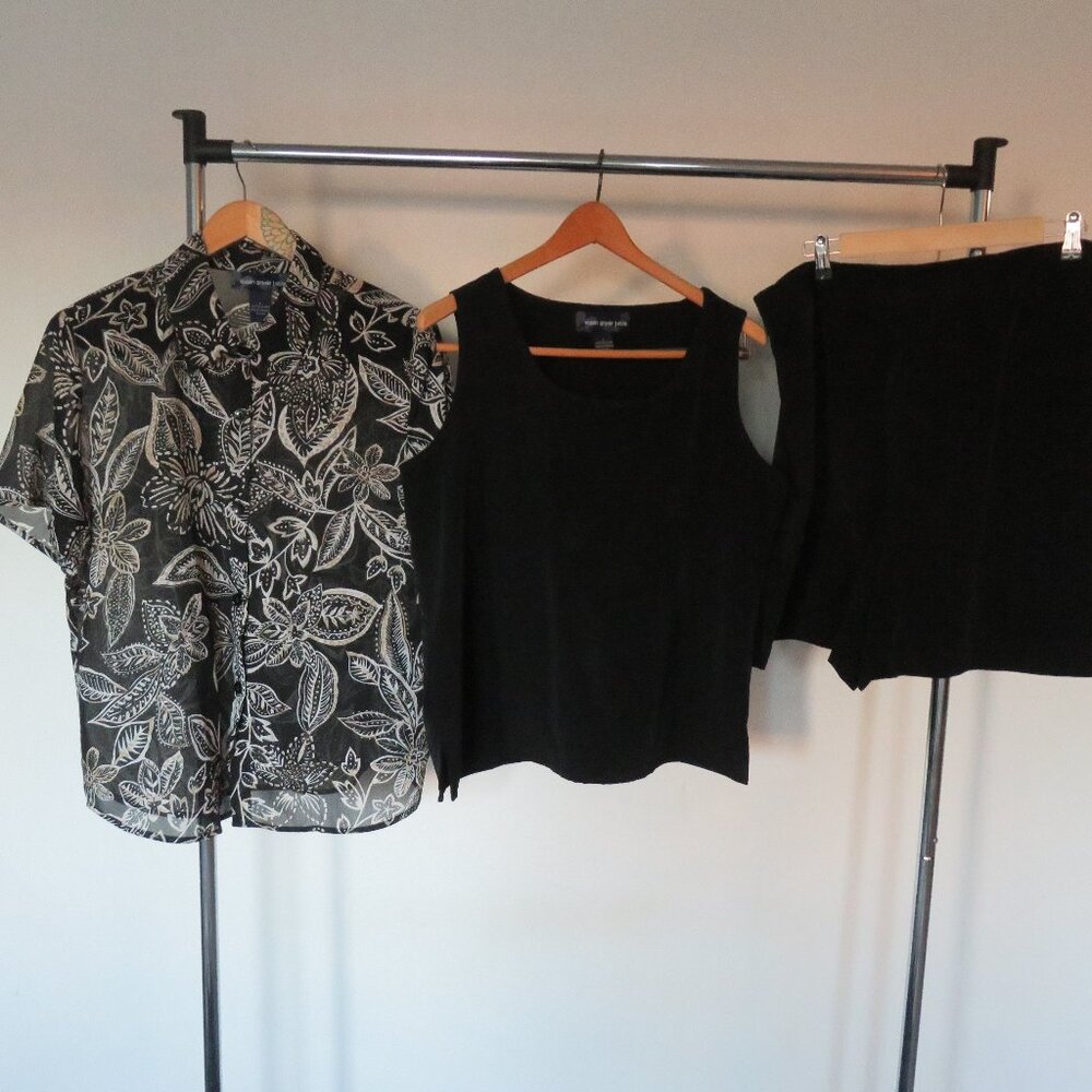 Susan Graves Short, tank, shear top set, black and white